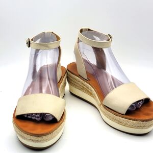 Lucky Brand‎ Elegant Cream Platform Sandals SIZE 7.5. #1514